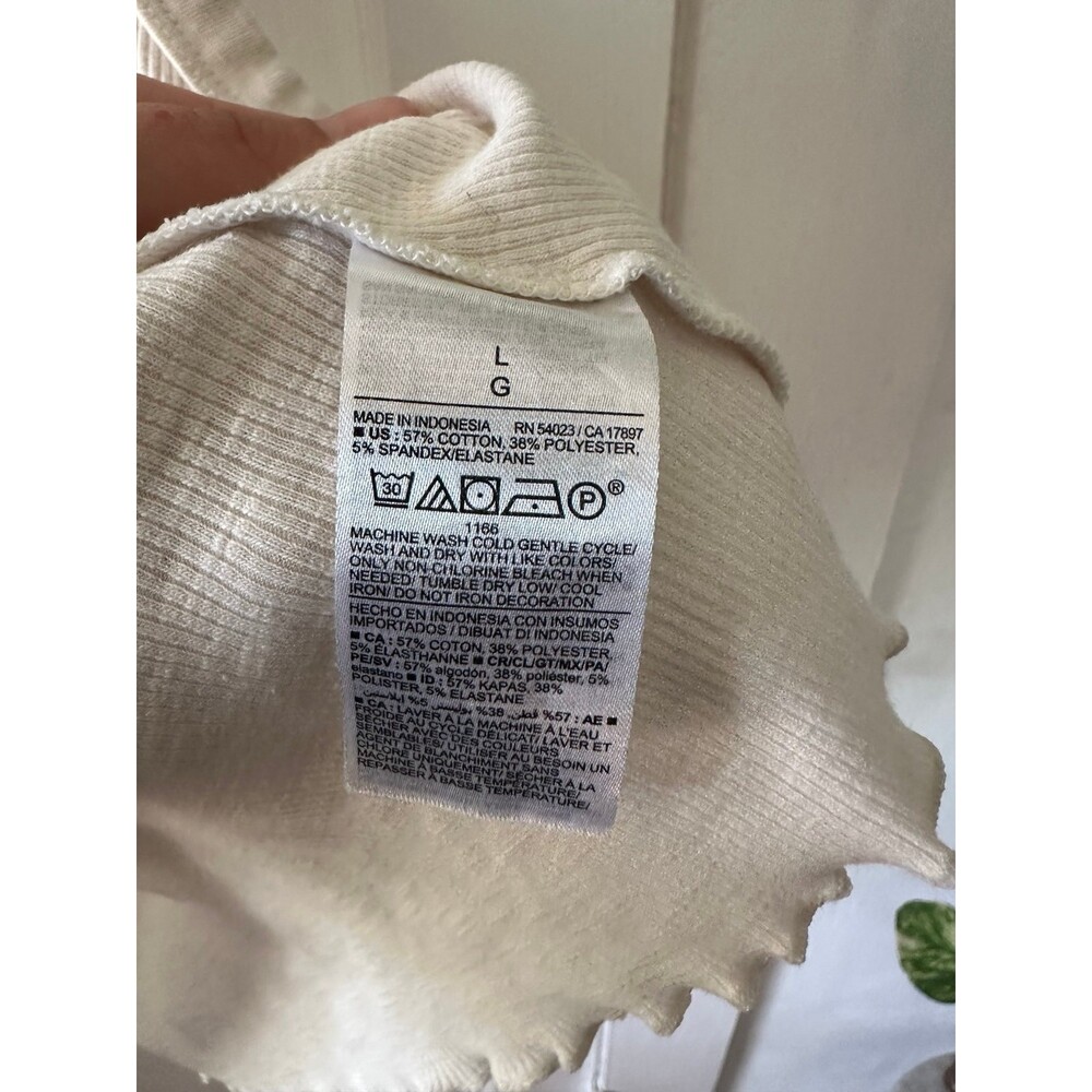 Old Navy Women’s size Large white tank top shirt - Picture 6 of 8
